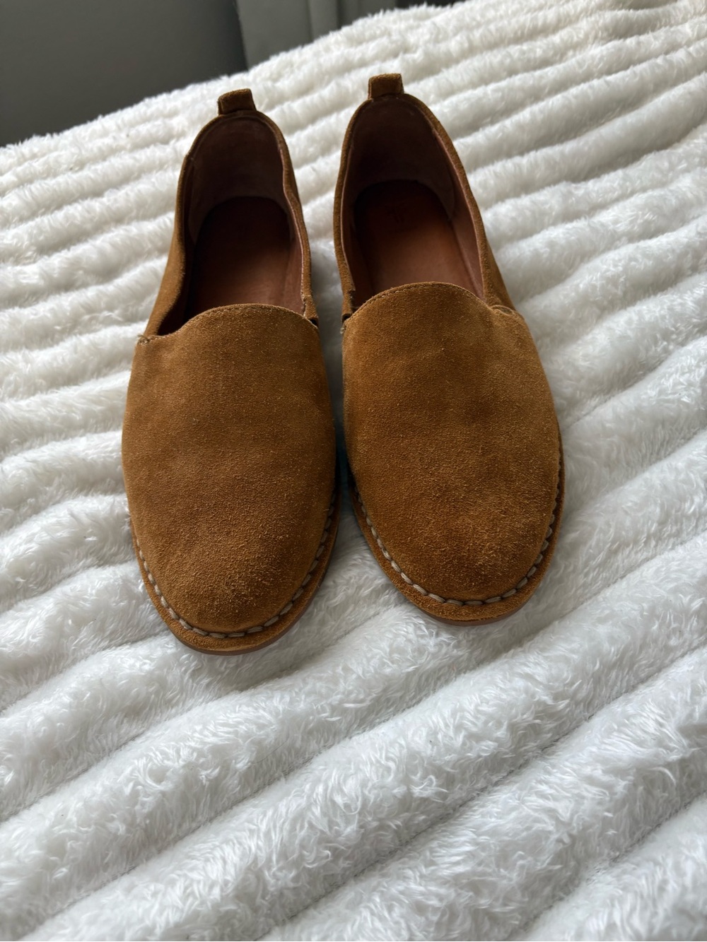Frye Women’s 8.5B Cognac Suede Slip On Flats Leather Loafers Casual Shoes - Picture 4 of 9